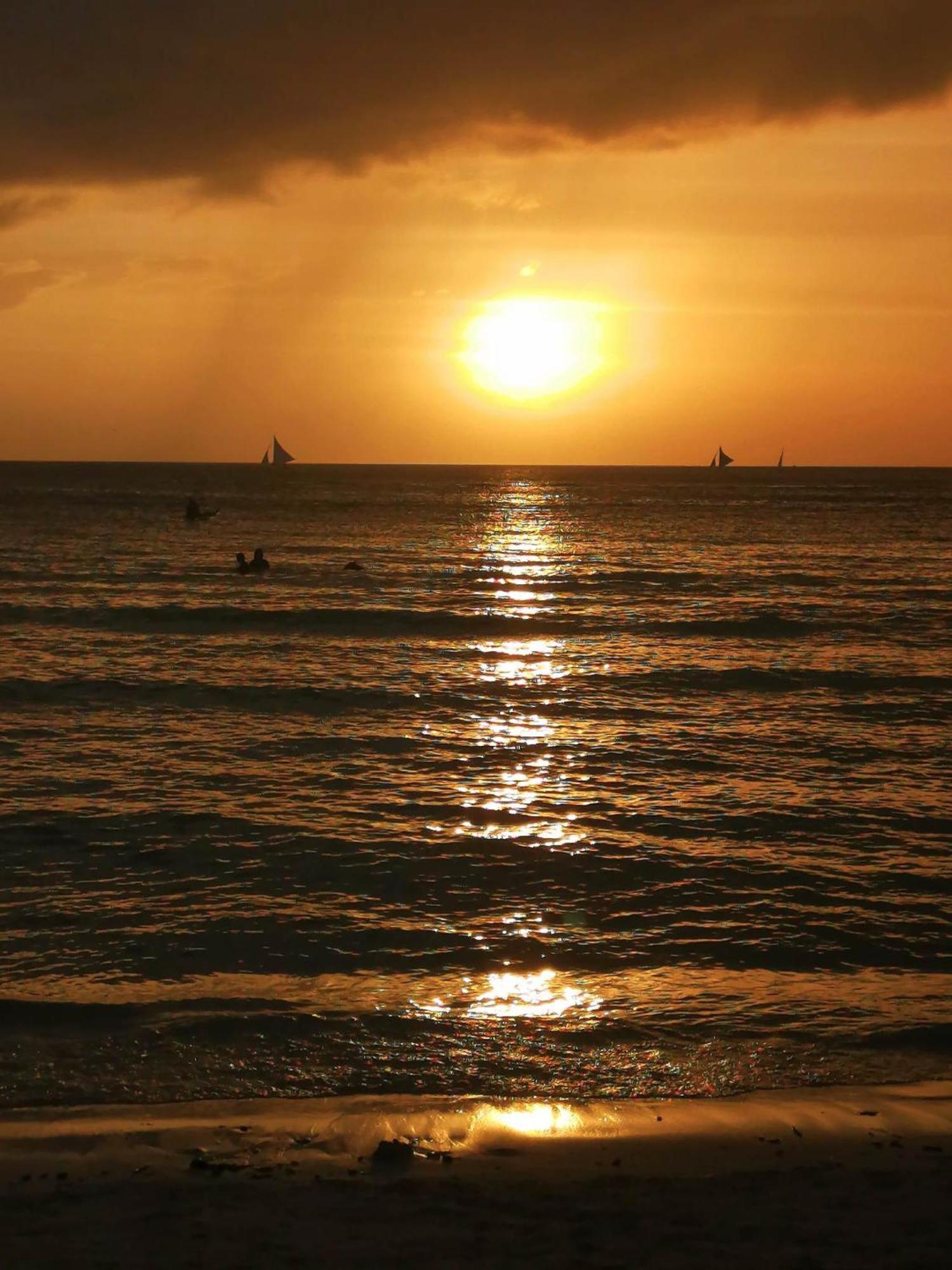 El Moro Beach Resort (Adults Only) Balabag  Exteriör bild